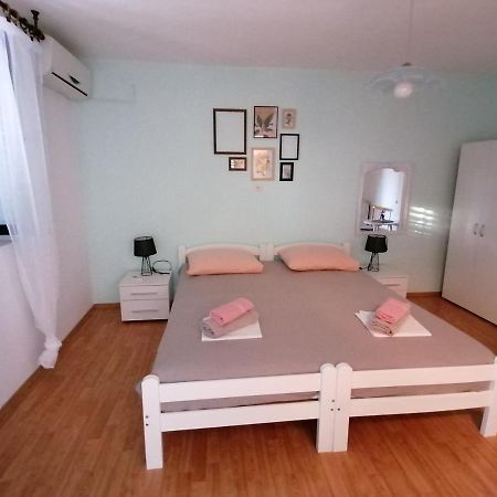 Apartments And Rooms Sanja ซีบินีย์ กริมโปตสกี ภายนอก รูปภาพ