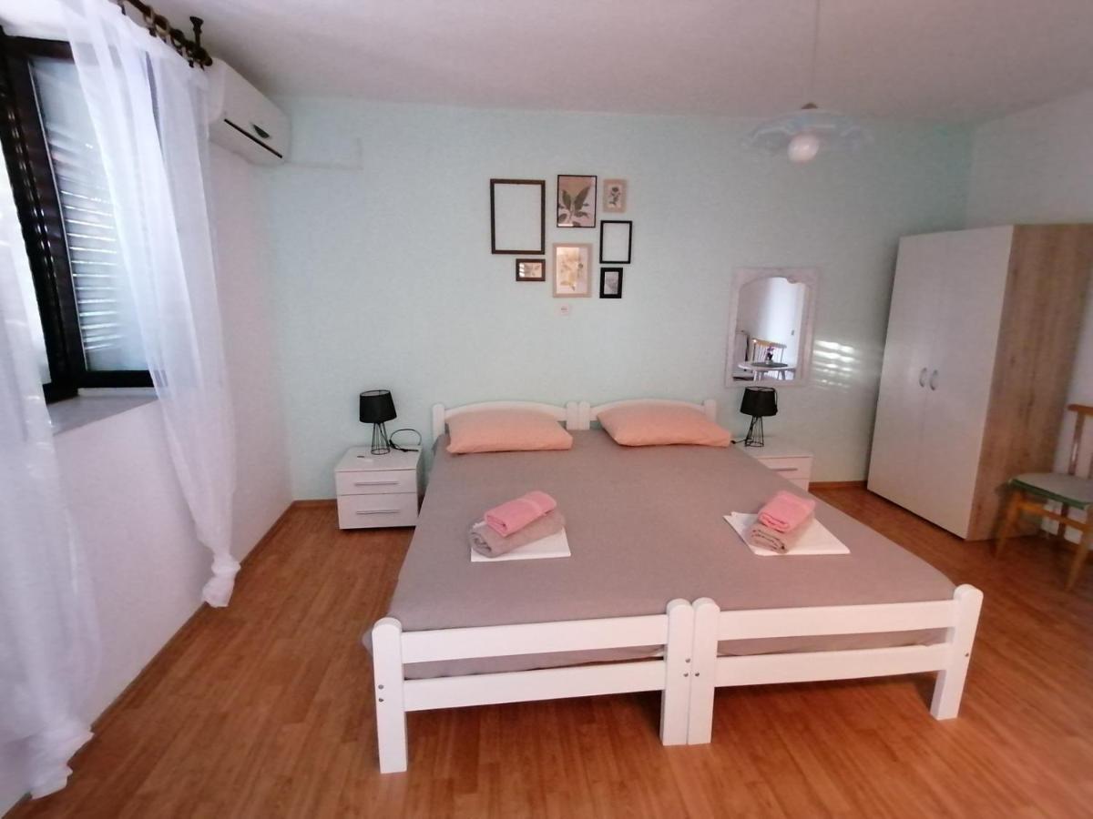 Apartments And Rooms Sanja ซีบินีย์ กริมโปตสกี ภายนอก รูปภาพ
